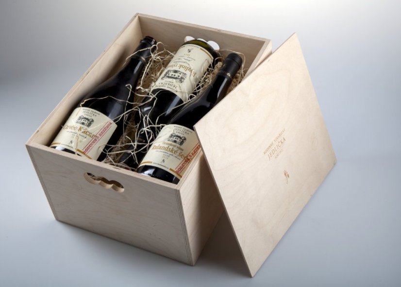 White Wines from the Modré Hory Region – Gift Set - Druh obalu: Dřevěná krabice